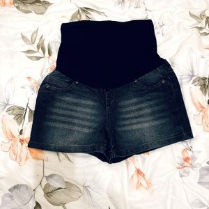 Maternity shorts